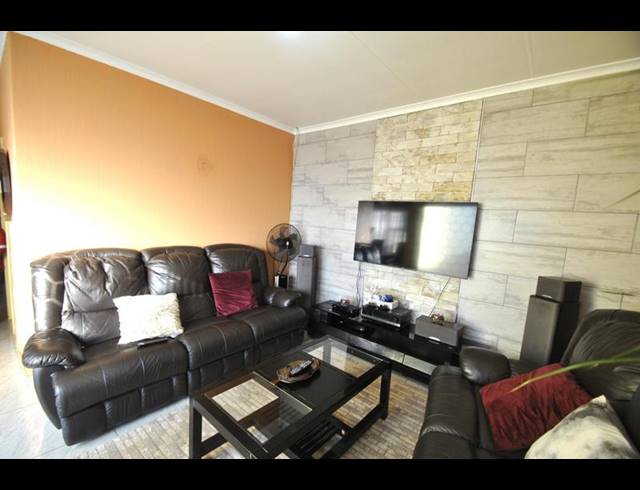 3 BEDROOM HOUSE FOR SALE IN DAWN PARK